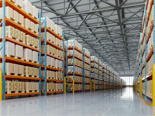 Jak zaplanować magazyn pod e-commerce z wykorzystaniem regałów wysokiego składowania