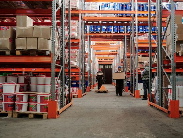 Przechowywanie towarów w pozycji pionowej – kiedy jest najlepszym rozwiązaniem